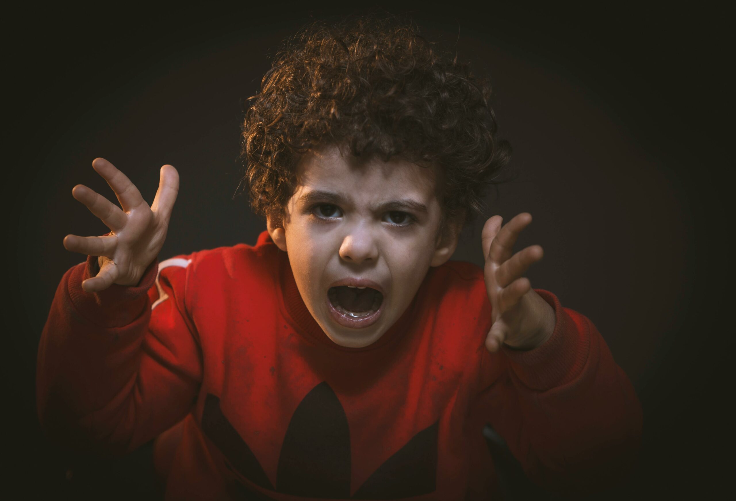 agressivité et colère d'un enfant